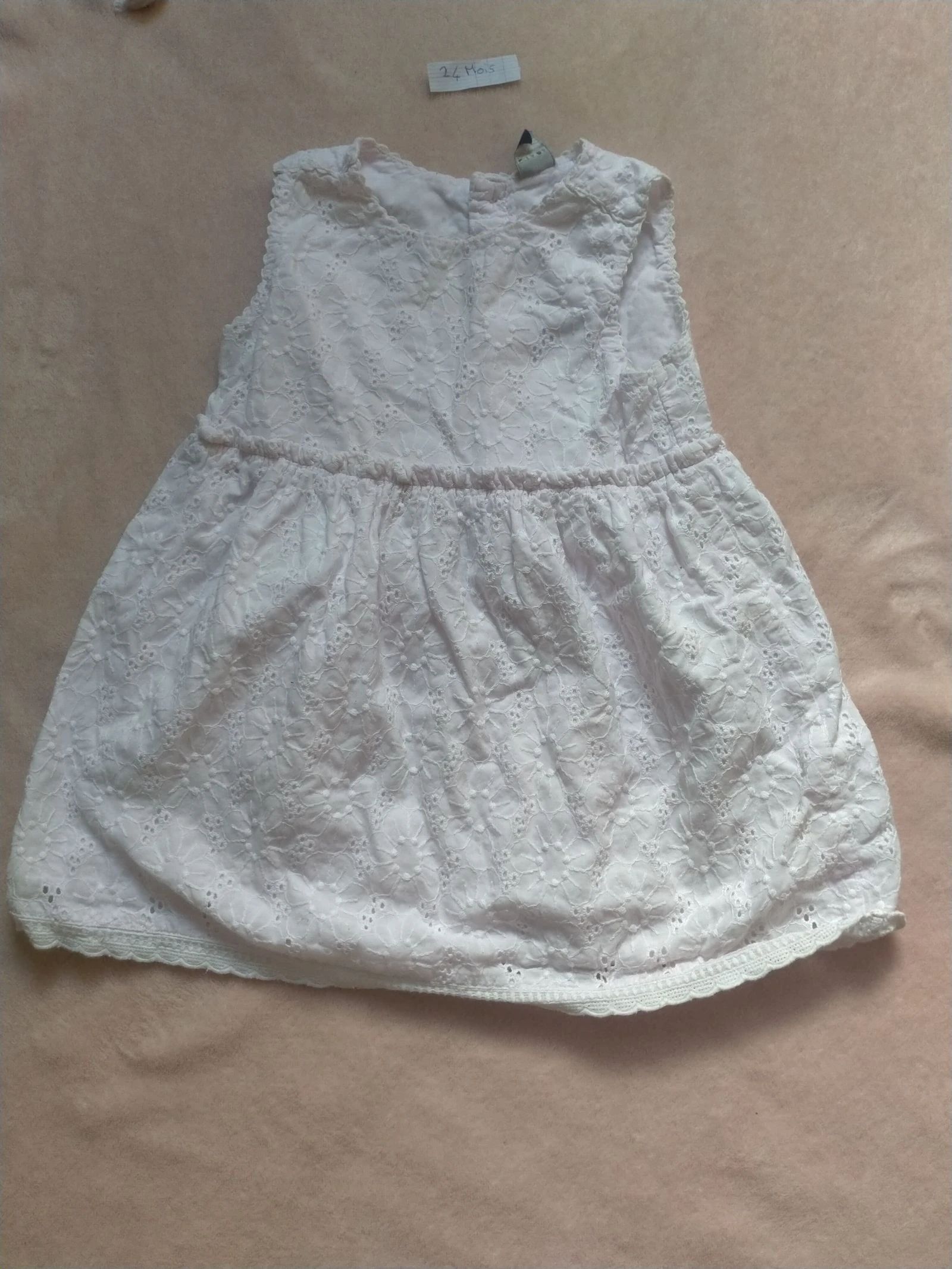 Robe bébé Kiabi blanche en broderie anglaise 24 mois Élégante